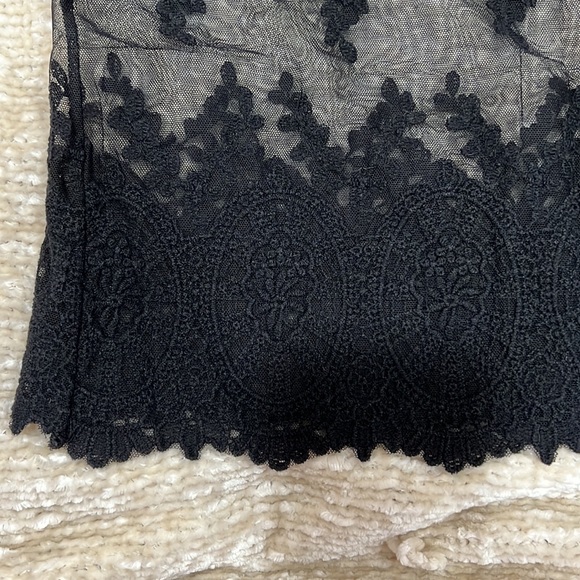 Black mesh and lace top - Picture 3 of 3